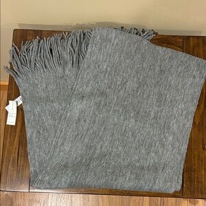 🤍 Old Navy Super Soft Gray Acrylic Scarf – Fringe Ends – NWT 🤍